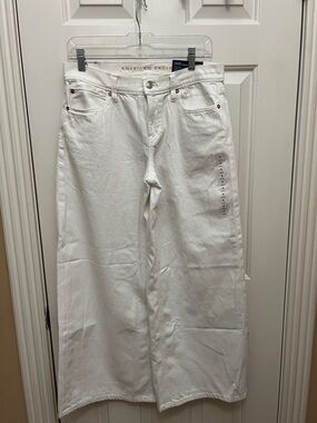 American Eagle Off-White High-Rise Straight Jeans